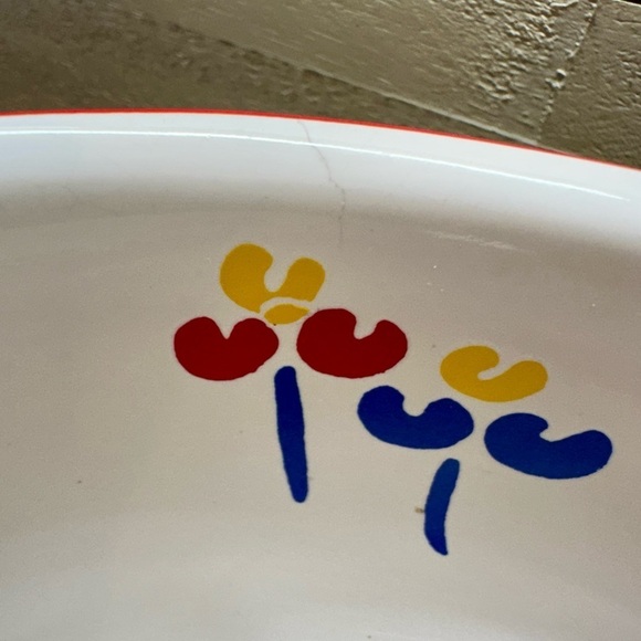 VINTAGE, RIVA DESIGNS, TULIPS, LARGE, WHITE CERAMIC BOWL. RED TRIM ON BOWL RIM. - Picture 9 of 9